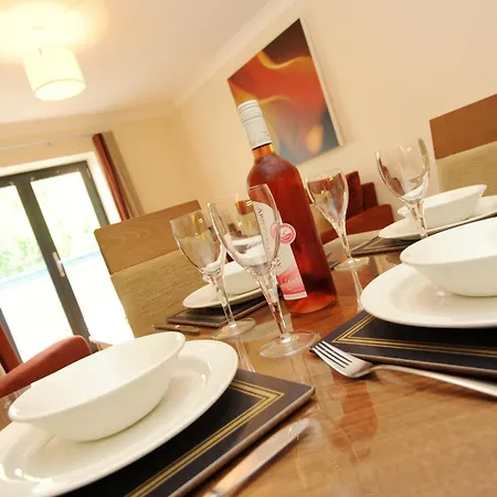 Premier Redcliffe Апартаменты *