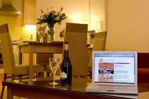 普瑞米尔布里斯都酒店红崖套房公寓 *