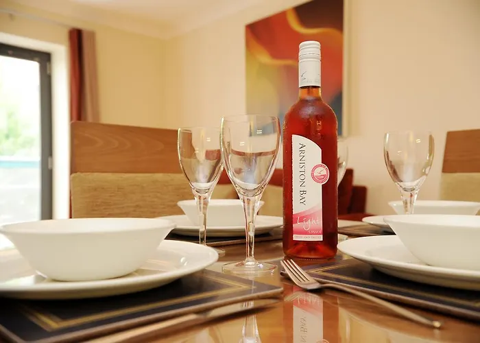 Premier Redcliffe Апартаменти *