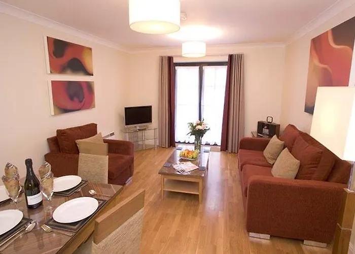 Premier Redcliffe Апартаменти *