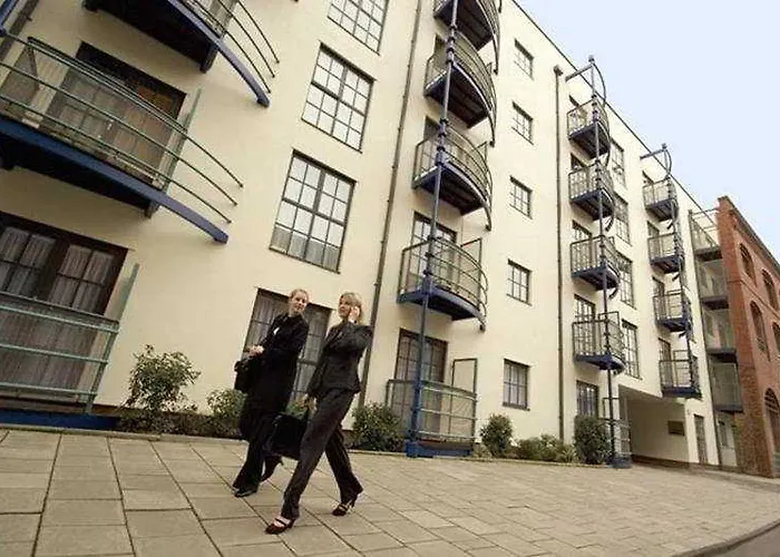 Premier Redcliffe Апартаменти *