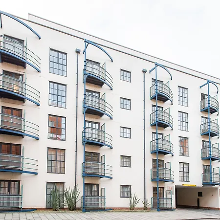 Premier Redcliffe Апартаменты